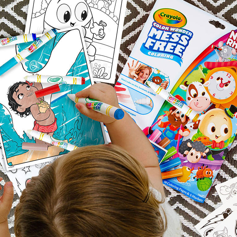 Child coloring with color wonder marker